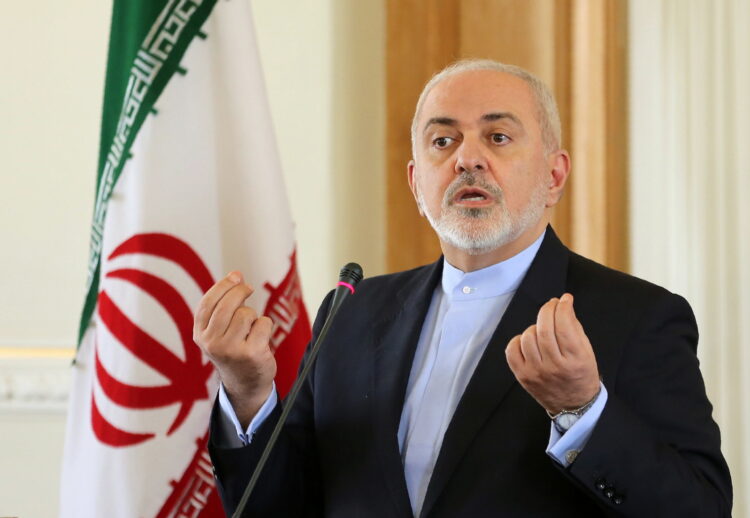 Irański minister spraw zagranicznych Mohammad Javad Zarif przemawia podczas konferencji prasowej w Teheranie, 13 lutego 2019 r. Media podały, że Zarif powiedział, że konferencja pod przewodnictwem USA w Warszawie jest "od początku martwa". Fot. PAP/EPA/Stringer