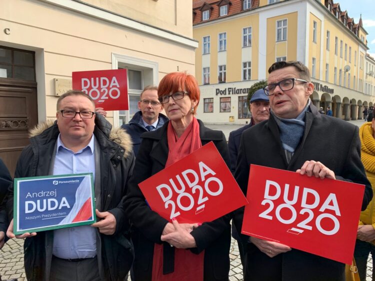 briefing działaczy PiS, fot: Kamil Hypki