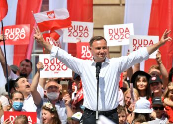 Ubiegający się o reelekcję prezydent RP Andrzej Duda przemawia podczas spotkania z mieszkańcami we Wrocławiu