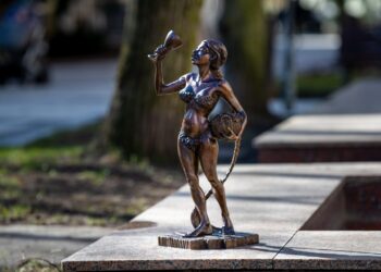 Bachantka Zielbrusia zamieszkała na zielonogórskim deptaku