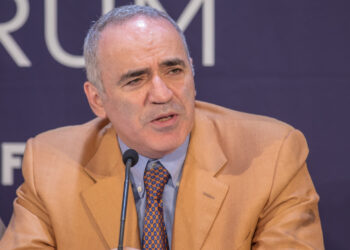 Garri Kasparow (2018). Fot. Tore Satre - Praca własna, CC BY-SA 4.0, https://commons.wikimedia.org/w/index.php?curid=69506087