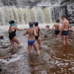 Agnieszka Linka. Lodołamacze Spoko Tato w wodospadzie Kwisy