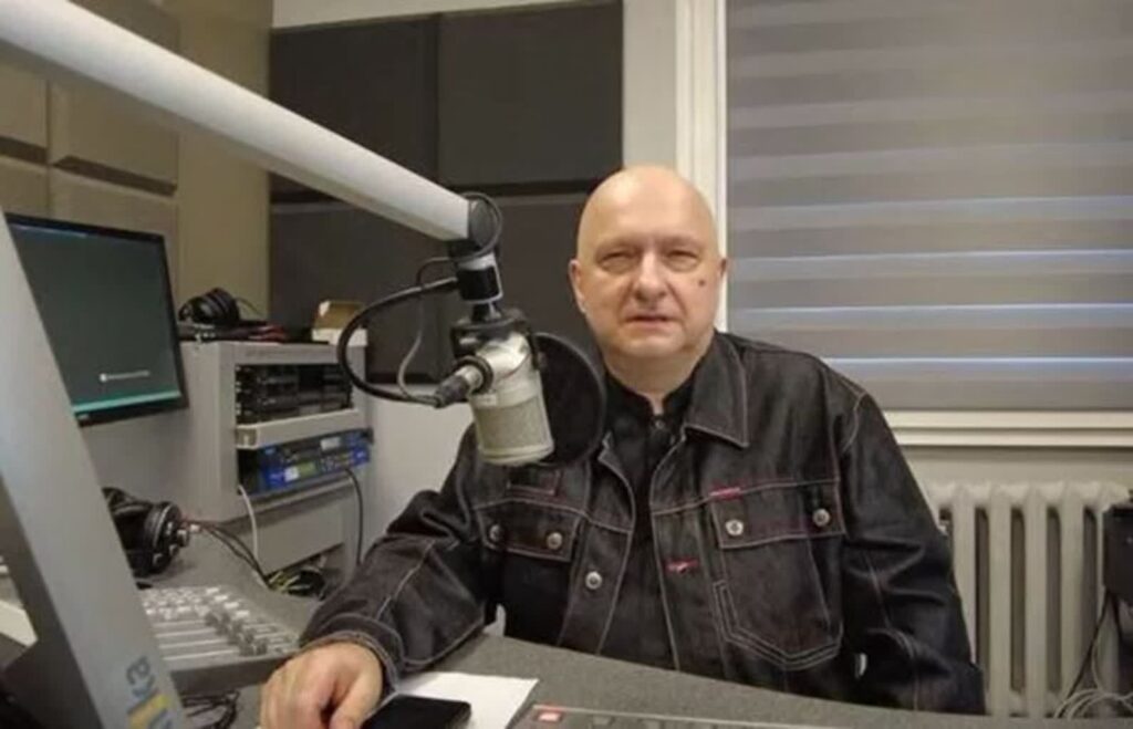 for. Radio Zachód