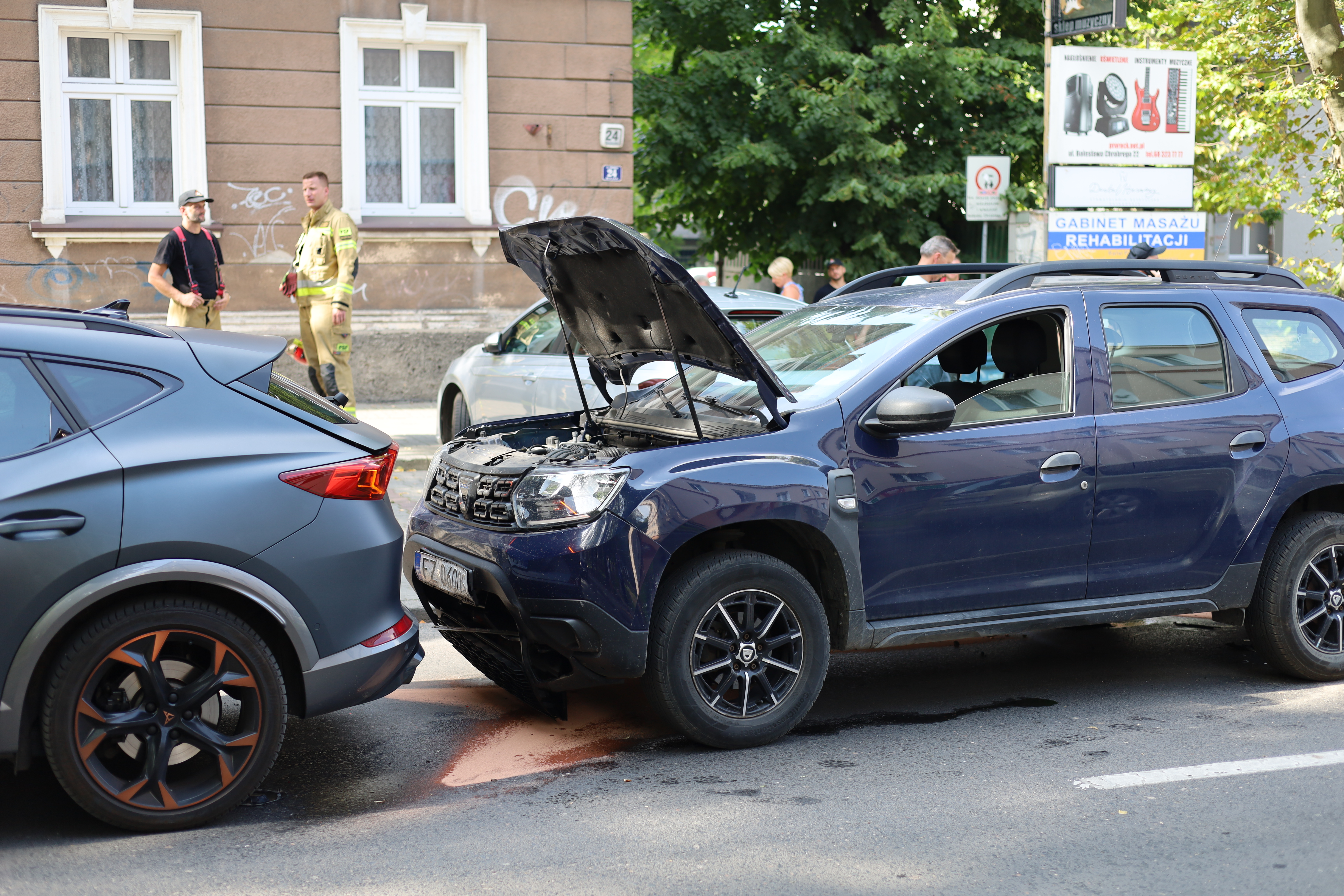 Zderzenie trzech aut na ul. Chrobrego. Tworzą sie ogromne korki