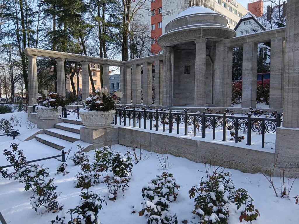 Mauzoleum Beuchelta w parku Tysiąclecia w Zielonej Górze fot. M.Wróbel-Szała