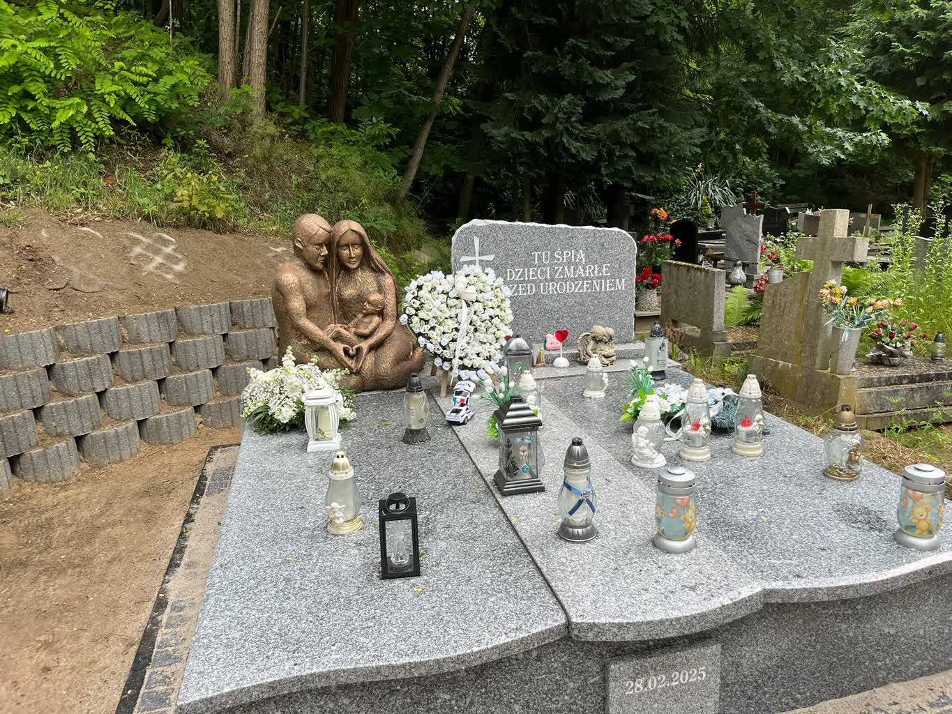 Poświęcenie nowego grobowca dzieci zmarłych przed narodzinami