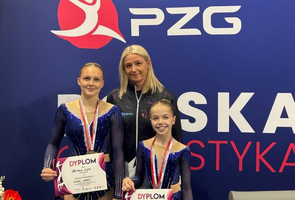 Livia Horbacz, trenerka Monika Dzięcioł oraz Nel Szczyglewska (fot. materiały UKS-u As Zielona Góra)