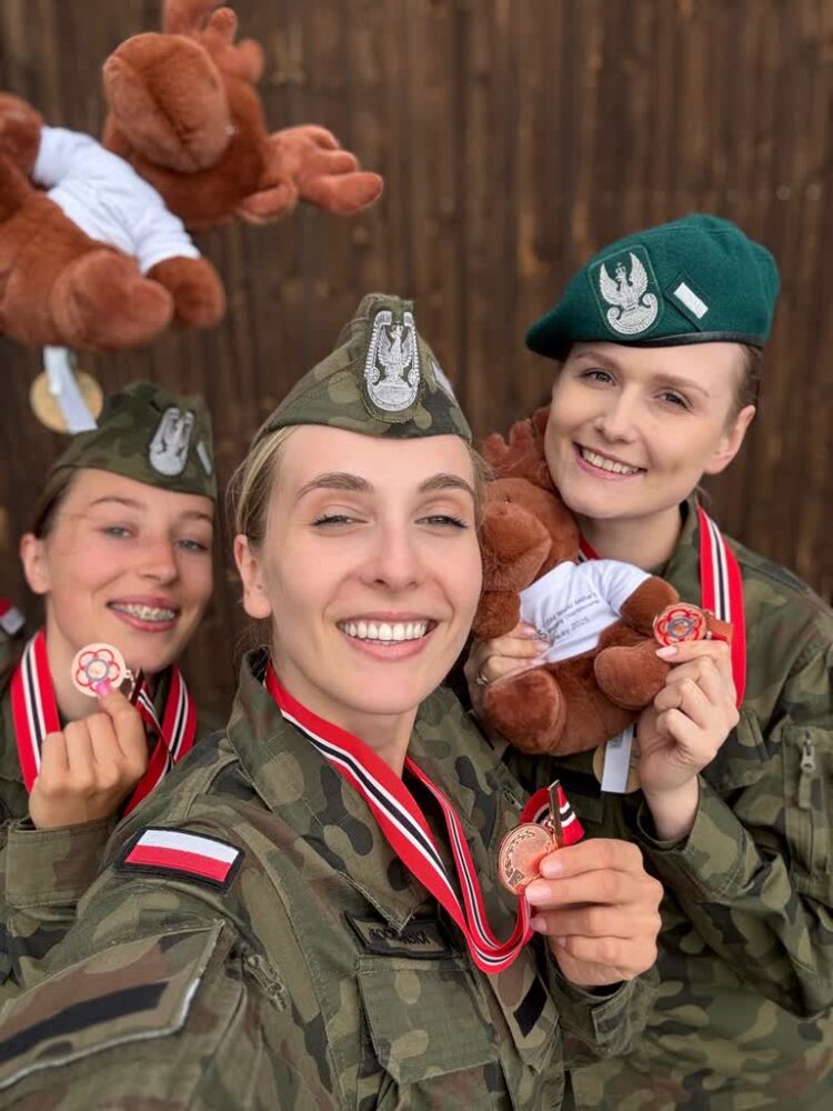 Natalia Kochańska (w środku) - fot. materiały Natalii Kochańskiej