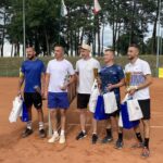 Finaliści debla, od lewej: Jędrzej Simiński z Drągowiny/Karol Ossowski z Zielonej Góry, organizator Dawid Wiktorski oraz Adam Orkowski z Konina/Piotr Modelski z Wrocławia (fot. Jakub Lesiński)