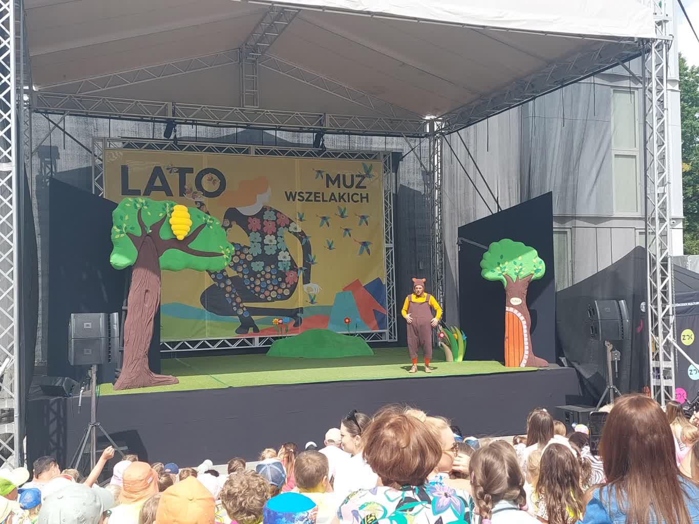 „Bajki, bajdy, banialuki” – inauguracyjny występ przy Placu Teatralnym