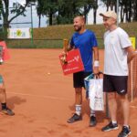 Finaliści singla kat. A - Marcin Szendryk oraz Jędrzej Simiński z organizatorem Dawidem Wiktorskim (fot. Jakub Lesiński)