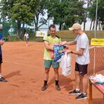 Finaliści singla kat. A - Jędrzej Simiński oraz Marcin Szendryk z organizatorem Dawidem Wiktorskim (fot. Jakub Lesiński)