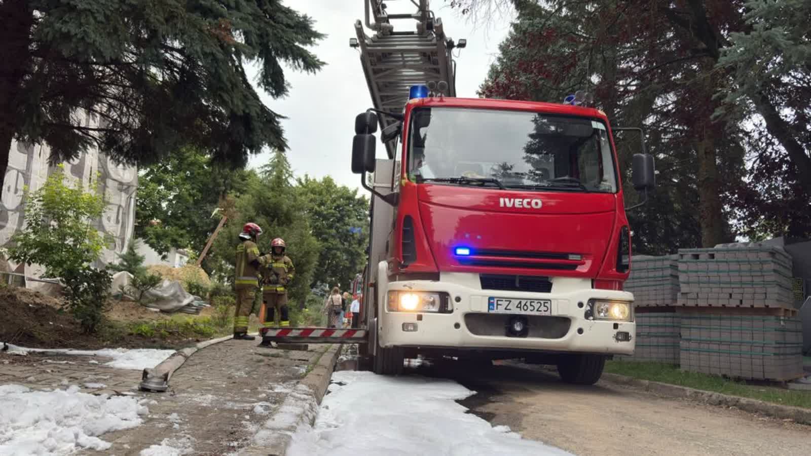 Trwa badanie przyczyn piątkowego pożaru dachu w Szkole Podstawowej nr 14