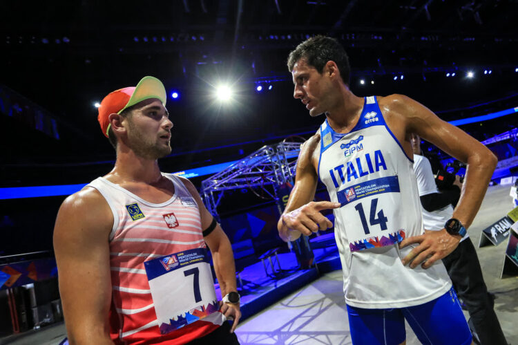 Kamil Kasperczak (z lewej); fot. UIPM World Pentathlon / Nuno Gonçalves