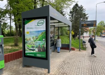 Poprzednia wiata przystankowa przy urzędzie miasta, fot. Jakub Mielcarz