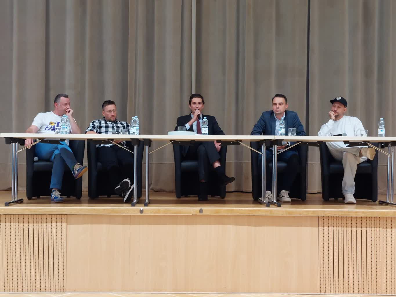 „Senat na TY” – zielonogórska młodzież debatowała o poprawności politycznej