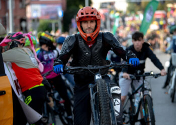 Kamil Wieczorek "MTB Wzgórza Piastowskie" na Winobraniowym korowodzie /fot: Krzysztof Filmanowicz