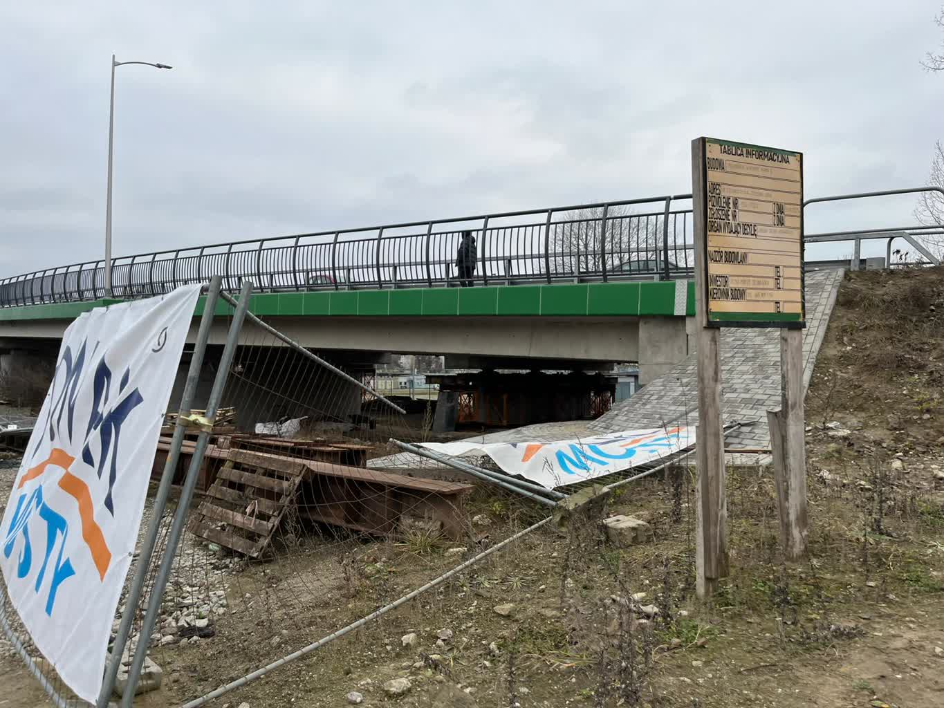 Trwają prace na wiadukcie na ul. Zjednoczenia [ZDJĘCIA]