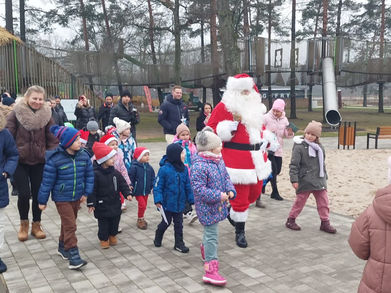 Święty Mikołaj odwiedził kąpielisko H2Ochla