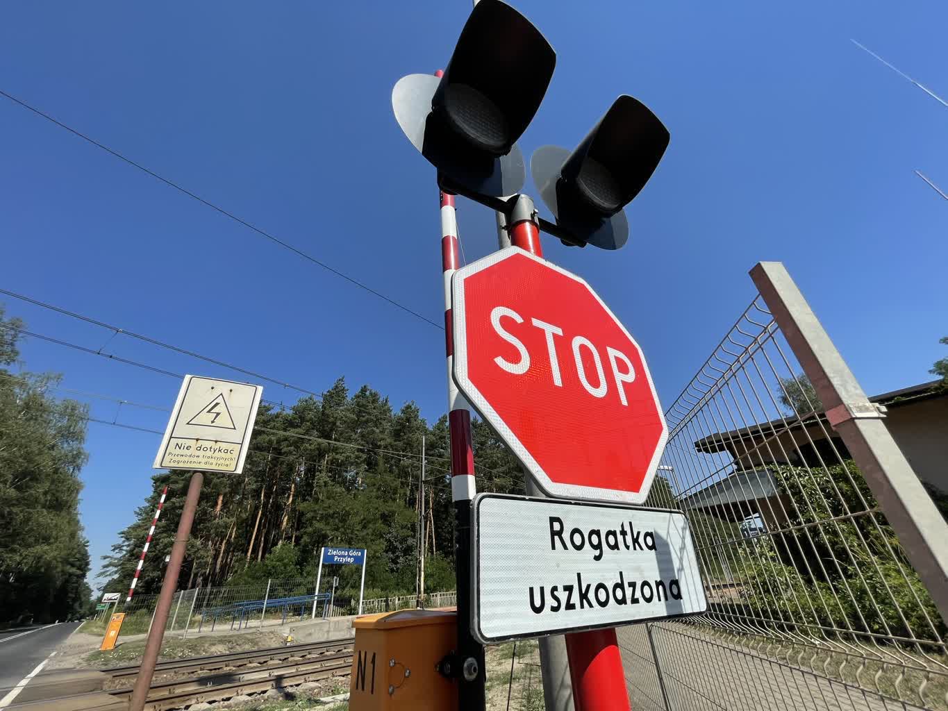 Straż Ochrony Kolei apeluje o zachowanie bezpieczeństwa w pobliżu rogatek