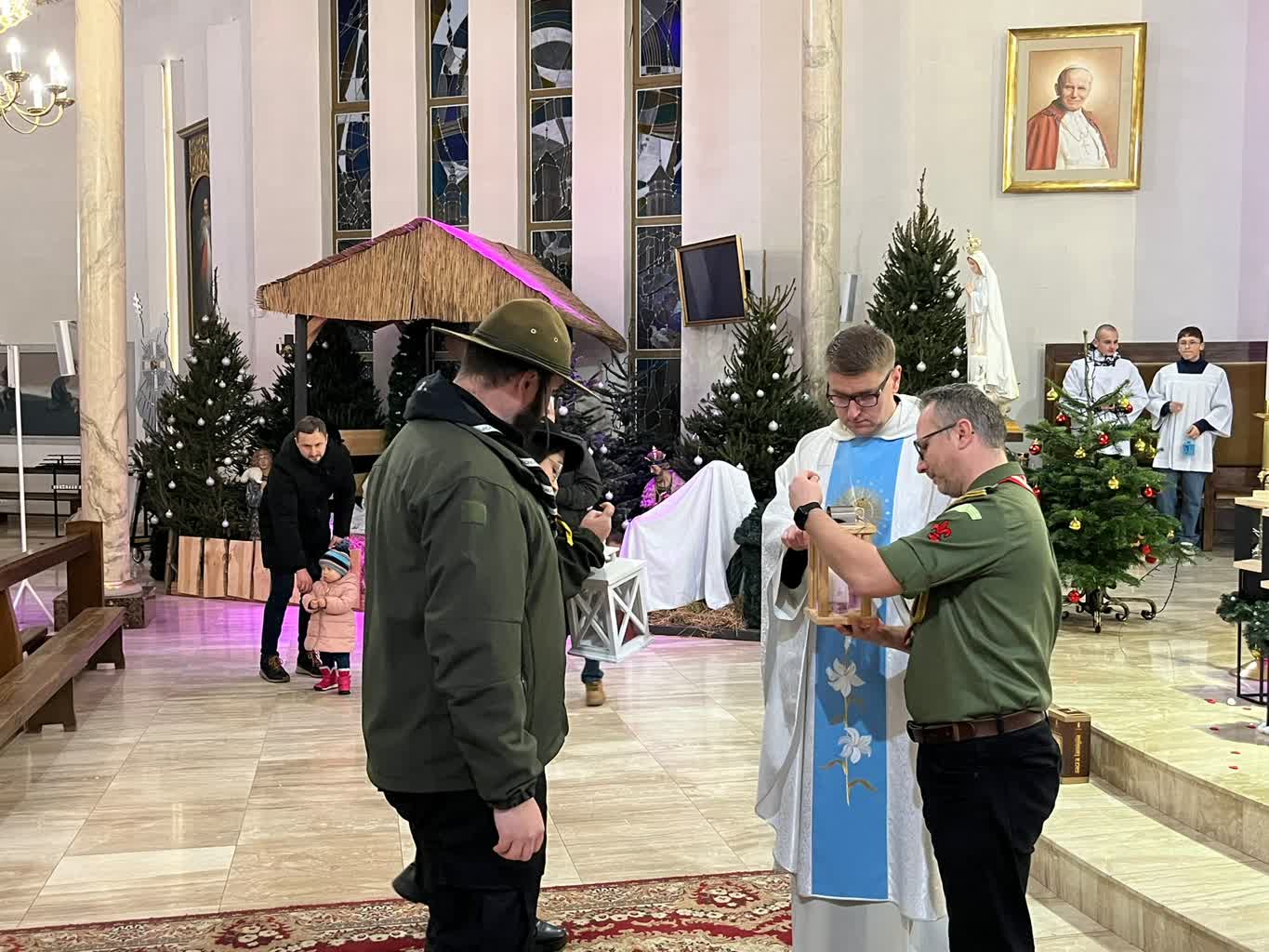 W Zielonej Górze rozbłysło Betlejemskie Światło Pokoju [ZDJĘCIA]