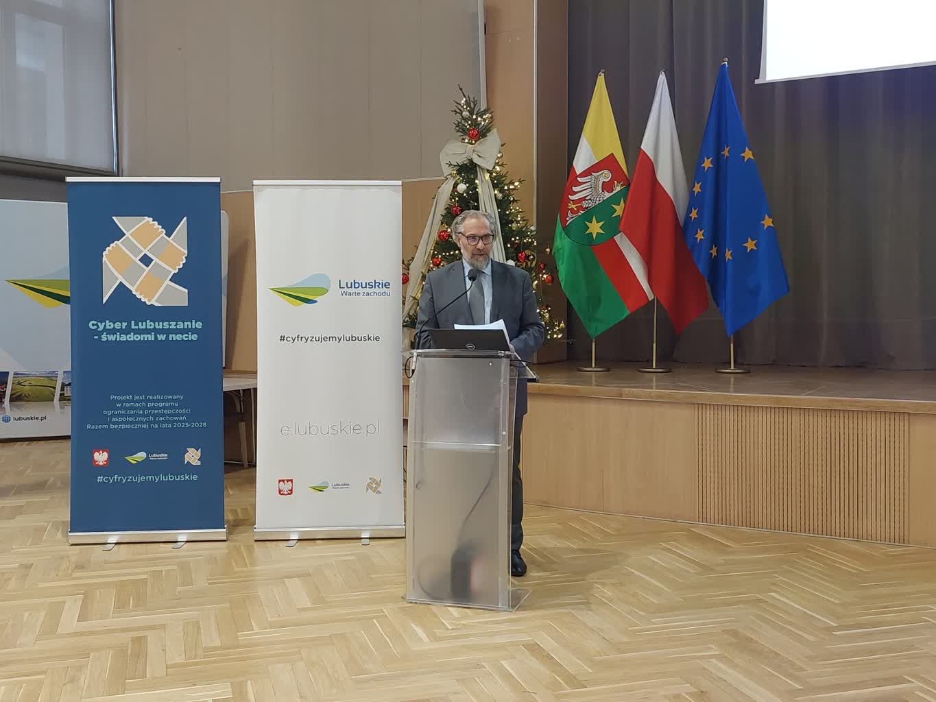 Seniorzy wysłuchali wykładów na temat cyberbezpieczeństwa