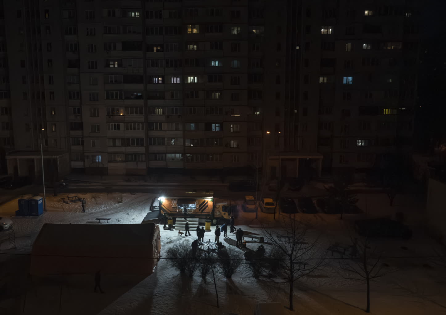 Kijów. Metro wznawia pracę, wracają dostawy energii elektrycznej