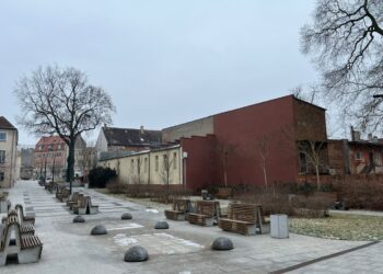 Na brązowej ścianie powstanie mural śp. Joanny Kołaczkowskiej. Fot. Jakub Mielcarz