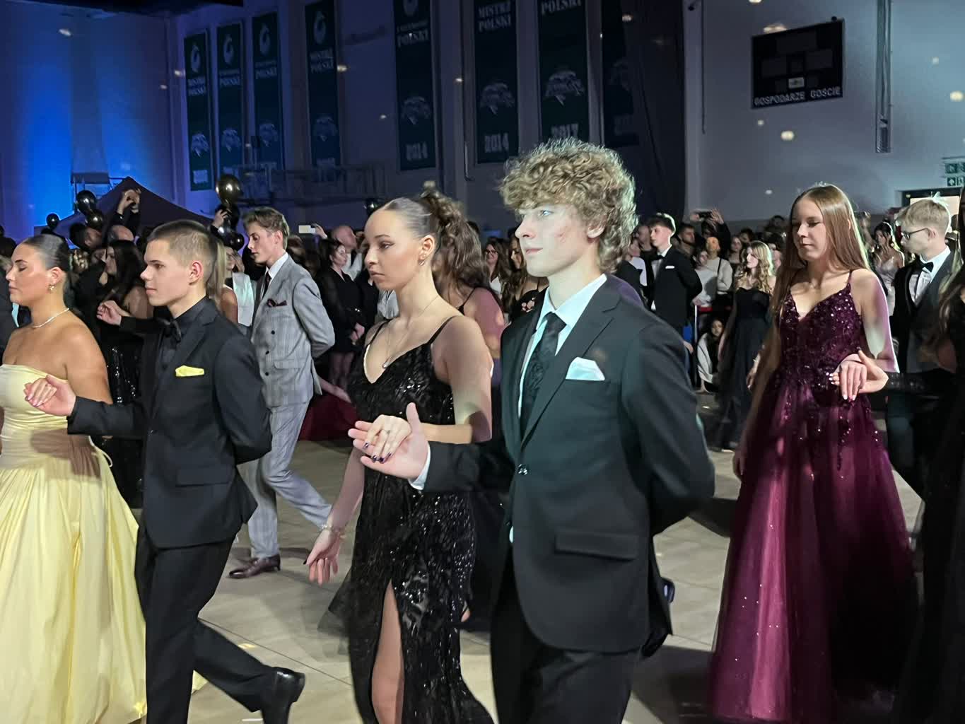 224 maturzystów z I LO bawiło się na balu studniówkowym [ZDJĘCIA]