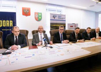 Podpisanie umowy na budowę mostu na Odrze w Pomorsku (fot. Kasia Klimkowska/lubuskie.pl)