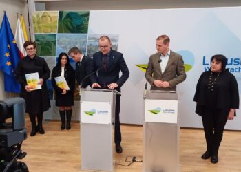 Konferencja prasowa w UMWL. Podpisanie umów na projekty związane z gospodarką wodno-ściekową (fot. Piotr Bakselerowicz)