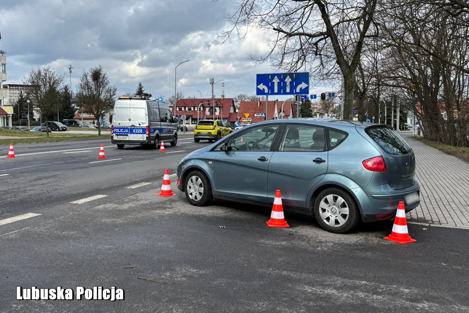 Wyjazd z drogi podporządkowanej – kolizja na filmie