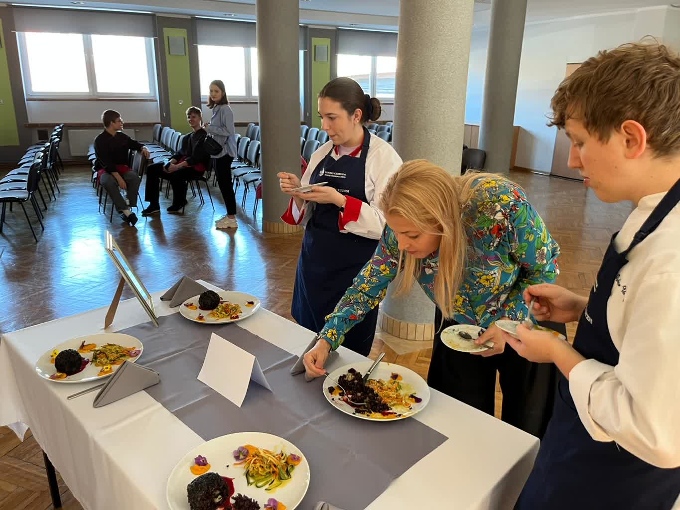 Kilkudziesięciu uczniów wzięło udział w Wojewódzkim Konkursie Gastronomicznym