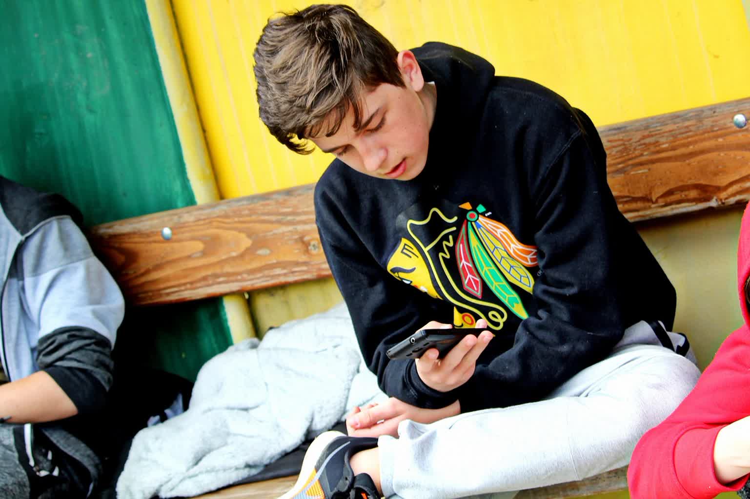 Regulaminy dla smarfonów w szkołach – Polska 2050