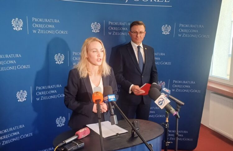 Konferencja prasowa w zielonogórskiej prokuraturze. Na zdjęciu prokuratorzy Ewa Antonowicz i Robert Kmieciak (fot. Piotr Bakselerowicz)