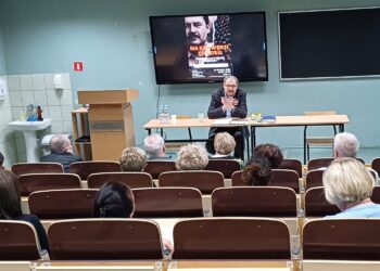 "Na krawędzi chaosu" - spotkanie otwarte z dr. hab. Lechem Szczegółą, profesorem UZ (fot. Piotr Bakselerowicz)