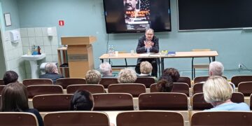 "Na krawędzi chaosu" - spotkanie otwarte z dr. hab. Lechem Szczegółą, profesorem UZ (fot. Piotr Bakselerowicz)