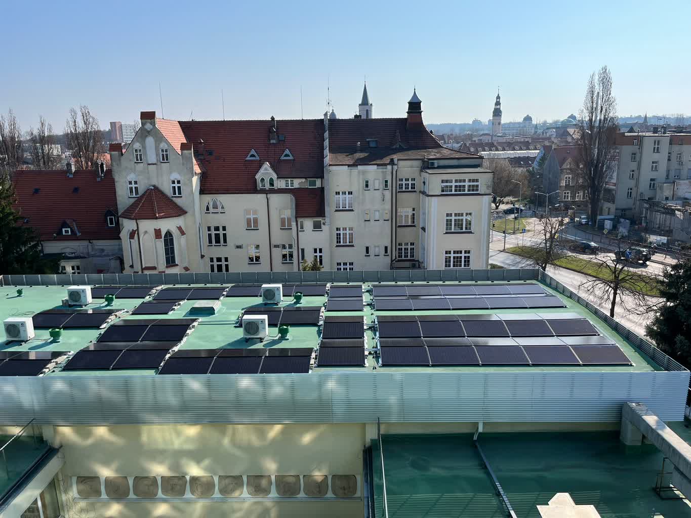 W bibliotece Norwida zamontowano panele fotowoltaiczne