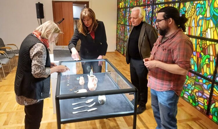 "Skarb" znaleziony w zielonogórskiej Ochli przekazany do Muzeum Ziemi Lubuskiej (fot. Piotr Bakselerowicz)