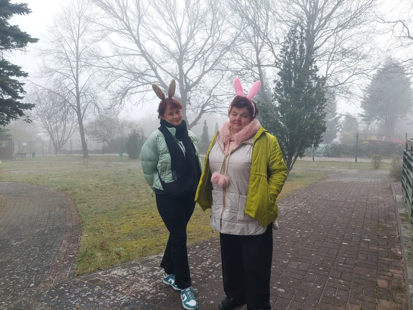 Seniorzy szukali wielkanocnego zajączka