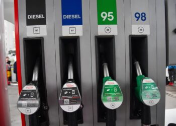 Dystrybutor paliwa. Fot. PAP/Radek Pietruszka