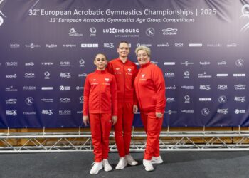 Lena Blitek, Maja Kasprzak oraz trenerka Danuta Majewska (fot. materiały ZKS-u Akrobata Zielona Góra)