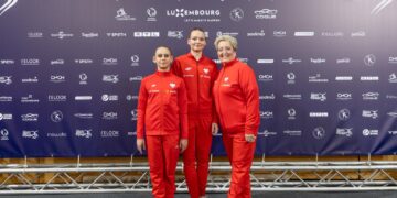 Lena Blitek, Maja Kasprzak oraz trenerka Danuta Majewska (fot. materiały ZKS-u Akrobata Zielona Góra)