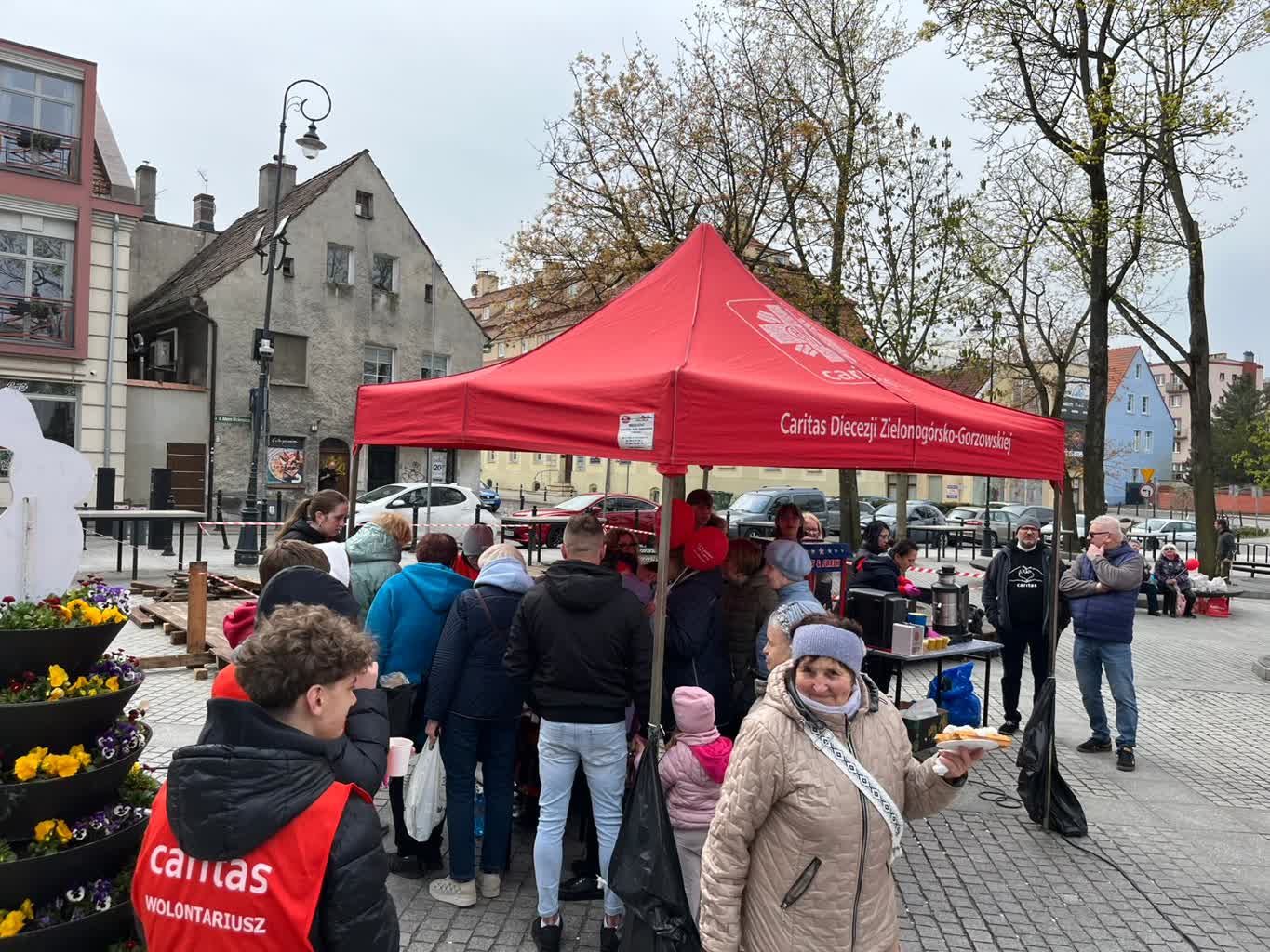 Trwa Dzień Dobra na placu przed kościołem Matki Boskiej Częstochowskiej
