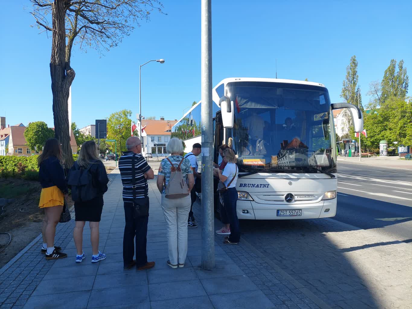 Winobus na trasie. Turyści ponownie odwiedzają lokalne winnice