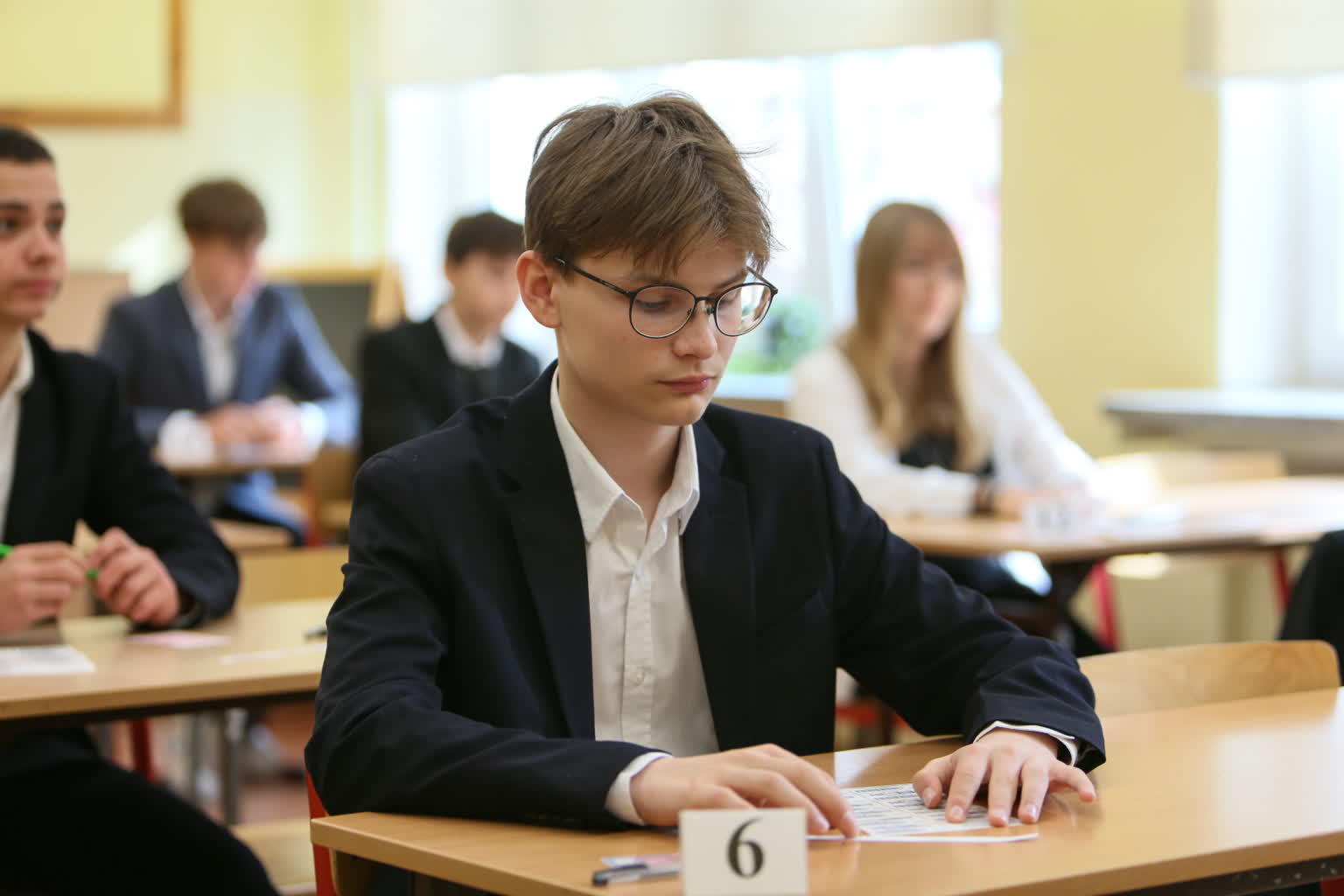 Uczniowie klas VIII piszą egzamin z matematyki – drugą część egzaminu ósmoklasisty