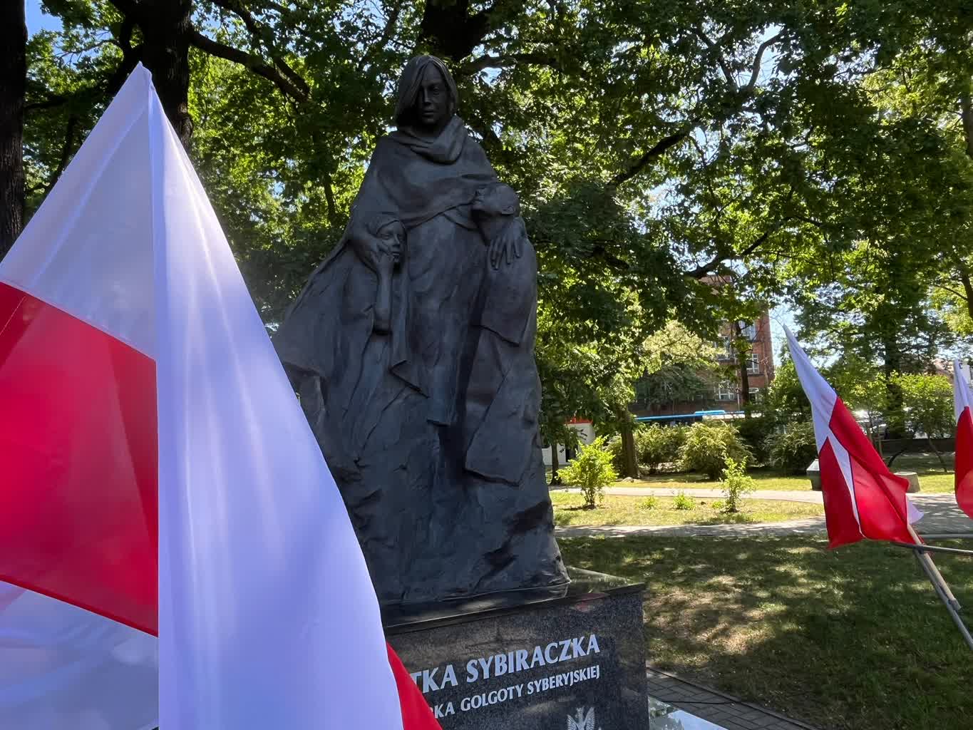 Obchody Dnia Matki przy pomniku Matki Sybiraczki [ZDJĘCIA]