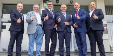 Podpisanie listu intencyjnego o wykupie udziałów w spółce PKS Zielona Góra przez Zarząd Województwa Lubuskiego (fot. Paweł Wańczko/lubuskie.pl)