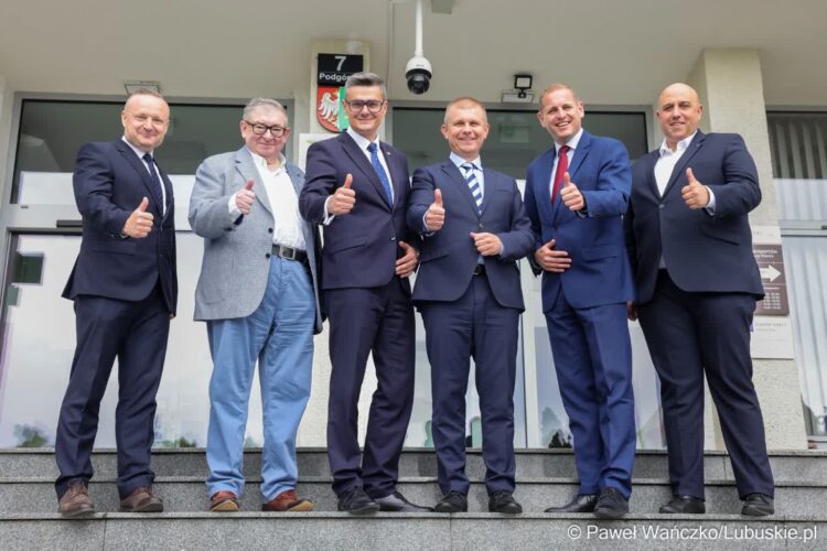 Podpisanie listu intencyjnego o wykupie udziałów w spółce PKS Zielona Góra przez Zarząd Województwa Lubuskiego (fot. Paweł Wańczko/lubuskie.pl)