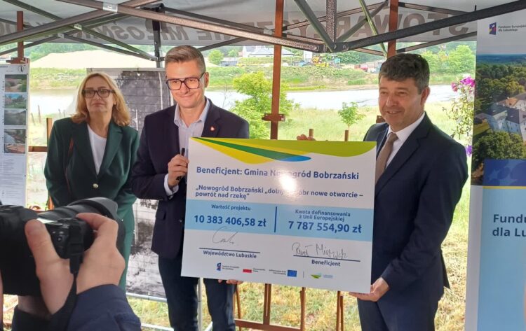 Rewitalizacja terenów nad Bobrem w Nowogrodzie - konferencja prasowa (fot. Piotr Bakselerowicz)